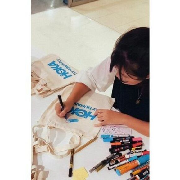 ✨HOKA Fly Human Fly Tote Bag✨ - Picture 2 of 4